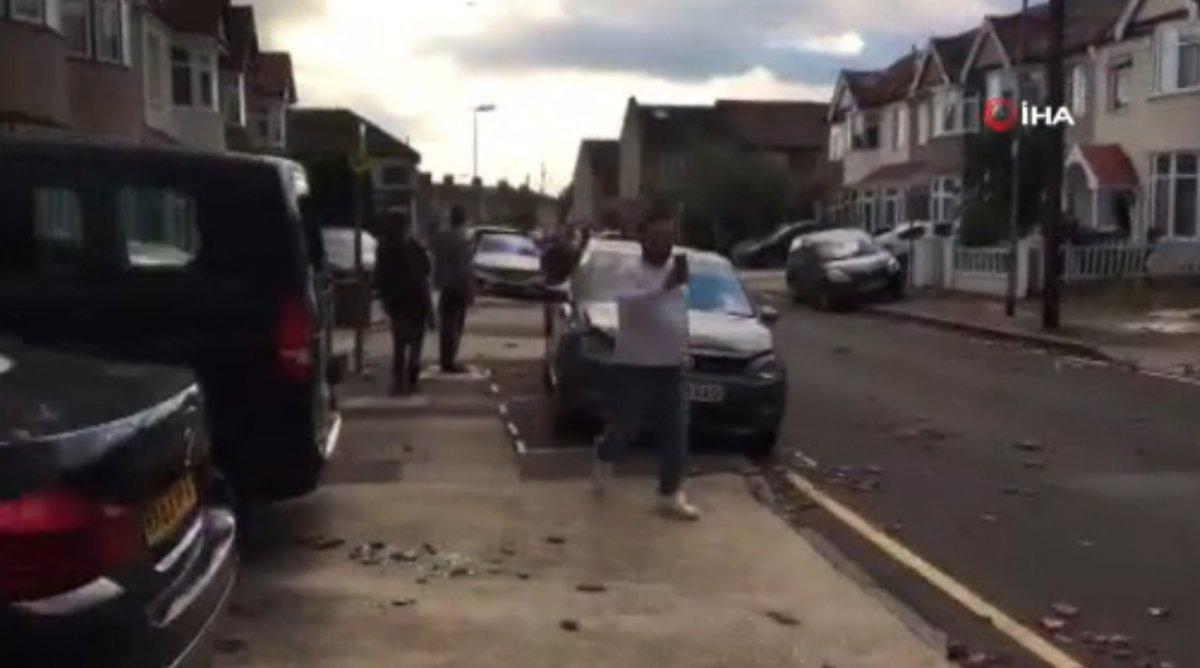 Londra’da şiddetli fırtına: Evlerin çatıları uçtu