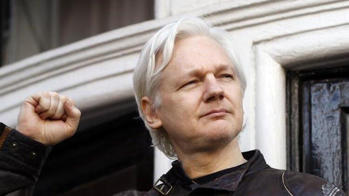 Edward Snowden'dan, Julian Assange'a: Sıradaki sen olabilirsin