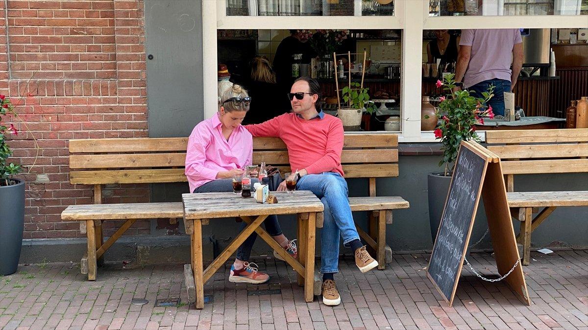 Hollanda'da kapalı alanlarda maske zorunluluğu kalktı