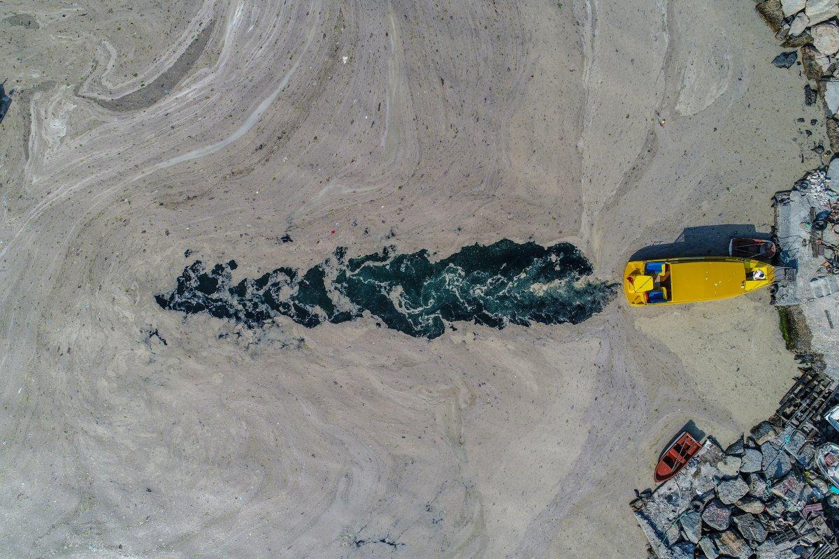 İstanbul'daki deniz salyası havadan görüntülendi