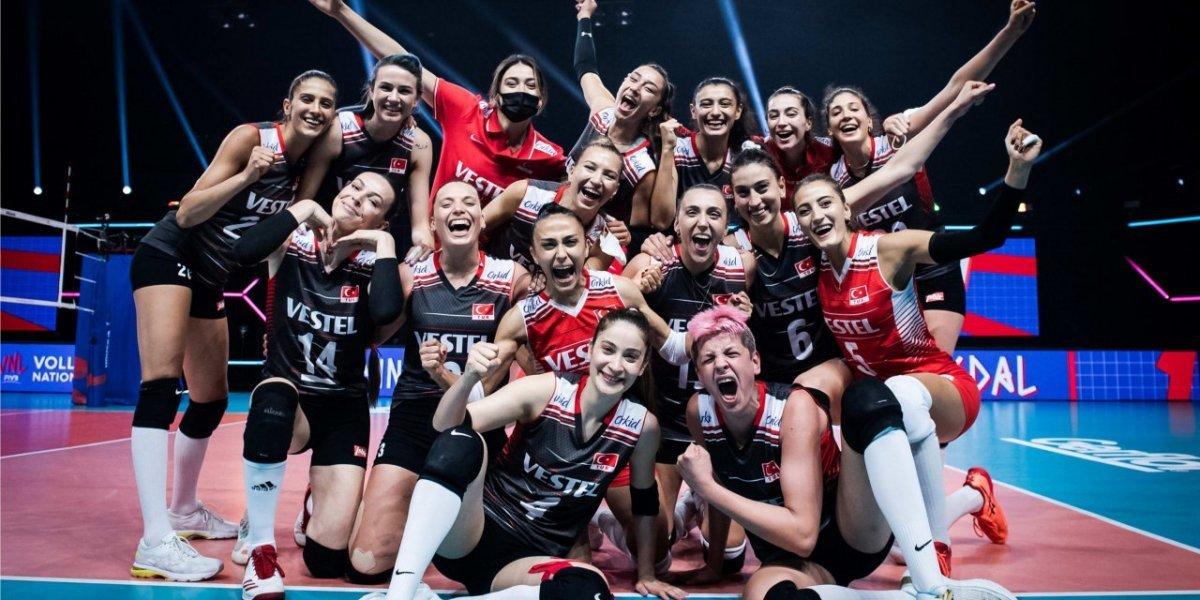 Cumhurbaşkanı Erdoğan'dan, A Milli Kadın Voleybol Takımı'na tebrik