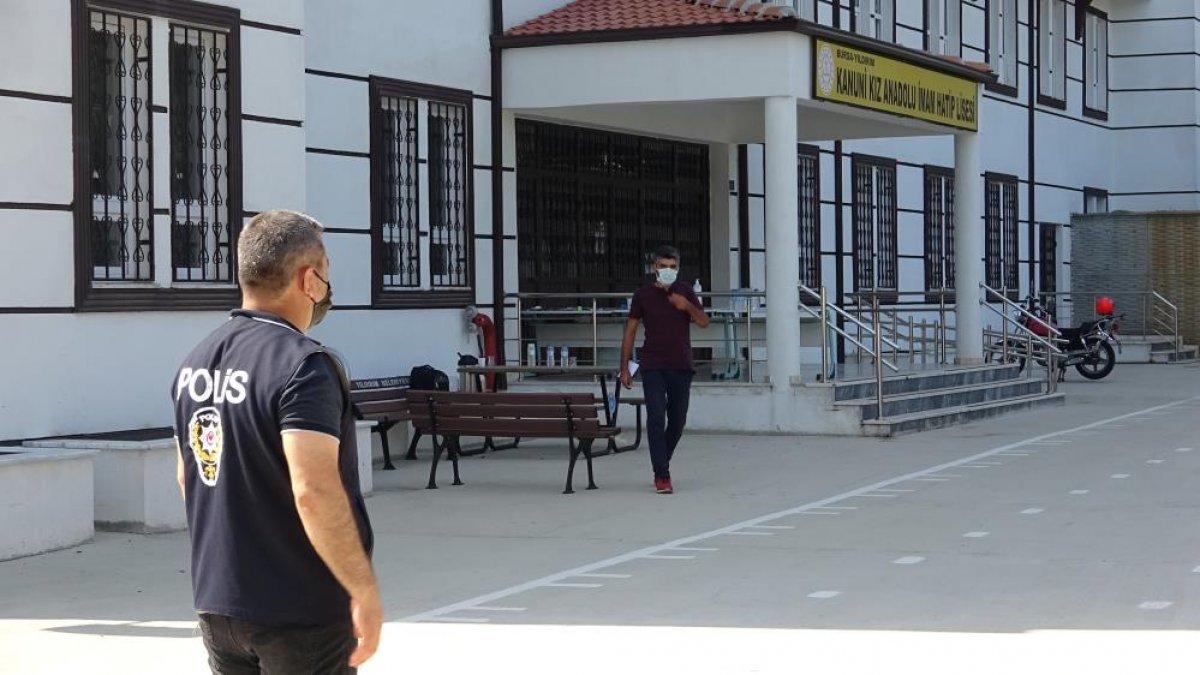 YKS sınavı bitti, yetişemeyen öğrenciler gözyaşlarına boğuldu