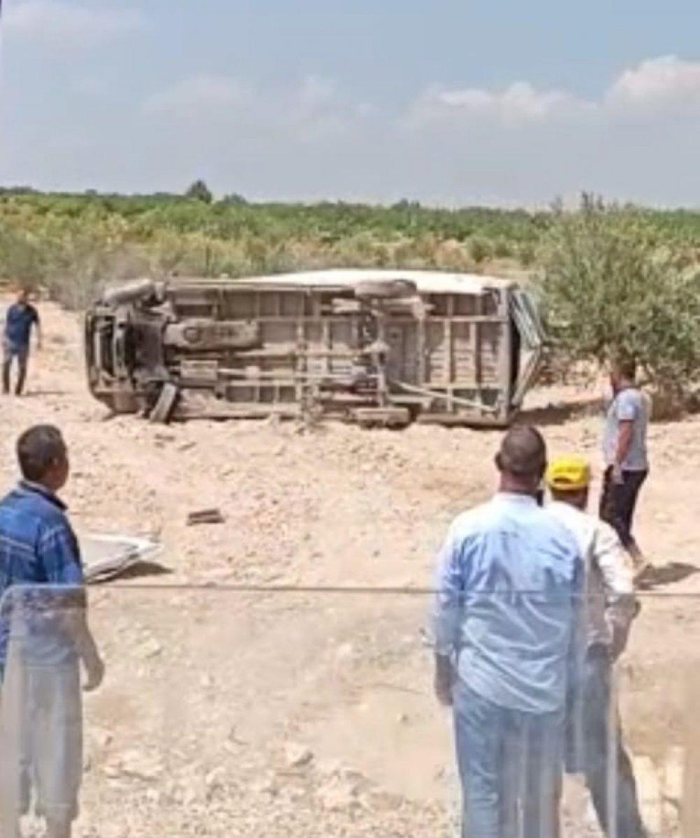 Gaziantep’te yolcu taşıyan minibüs takla attı