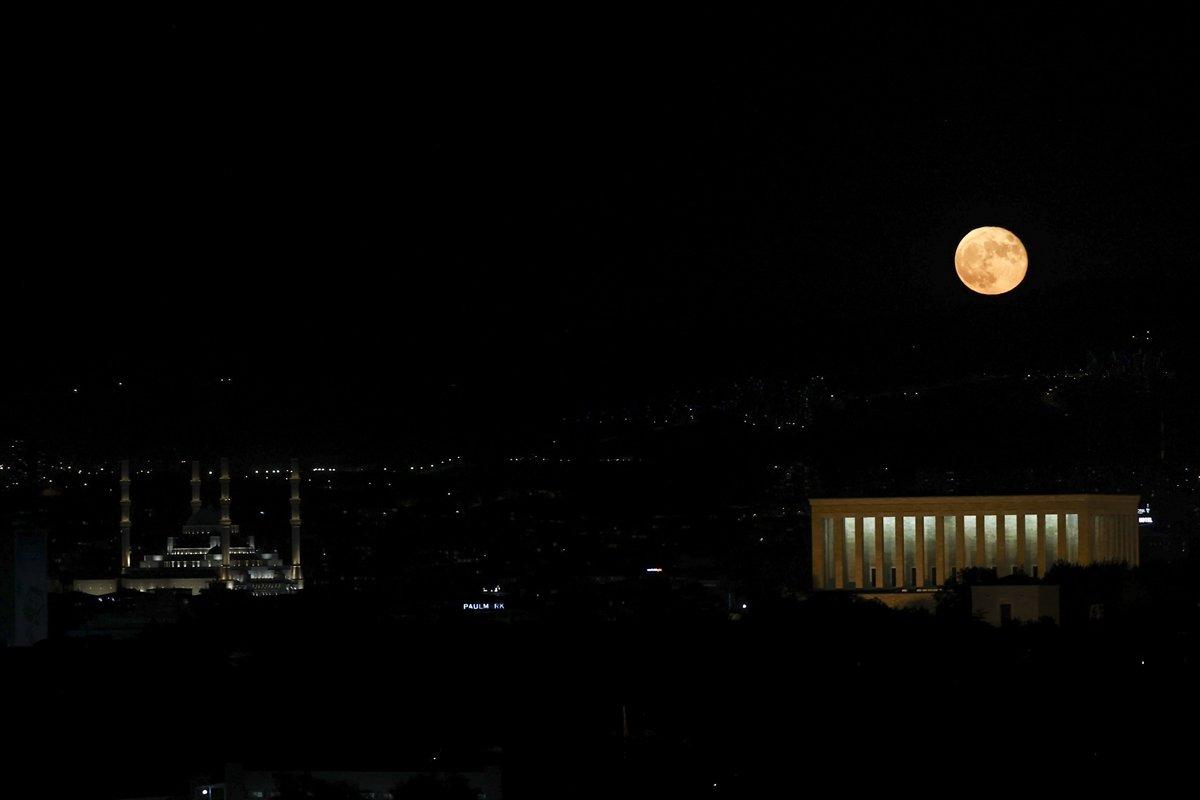Ankara'dan kartpostallık dolunay kareleri