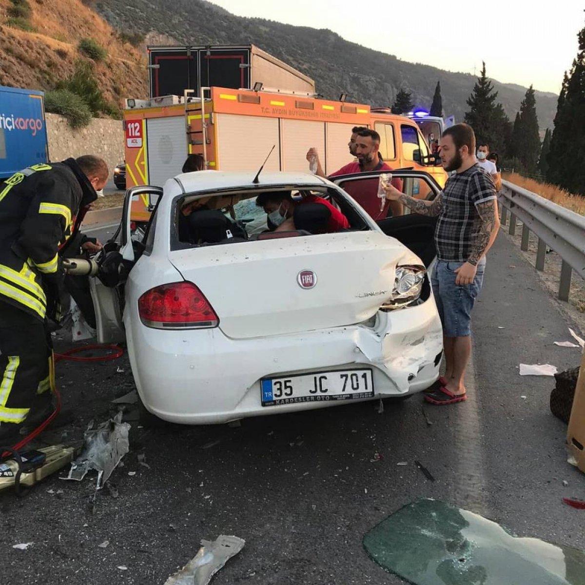 Aydın'da minibüs ile otomobil çarpıştı: 8 yaralı