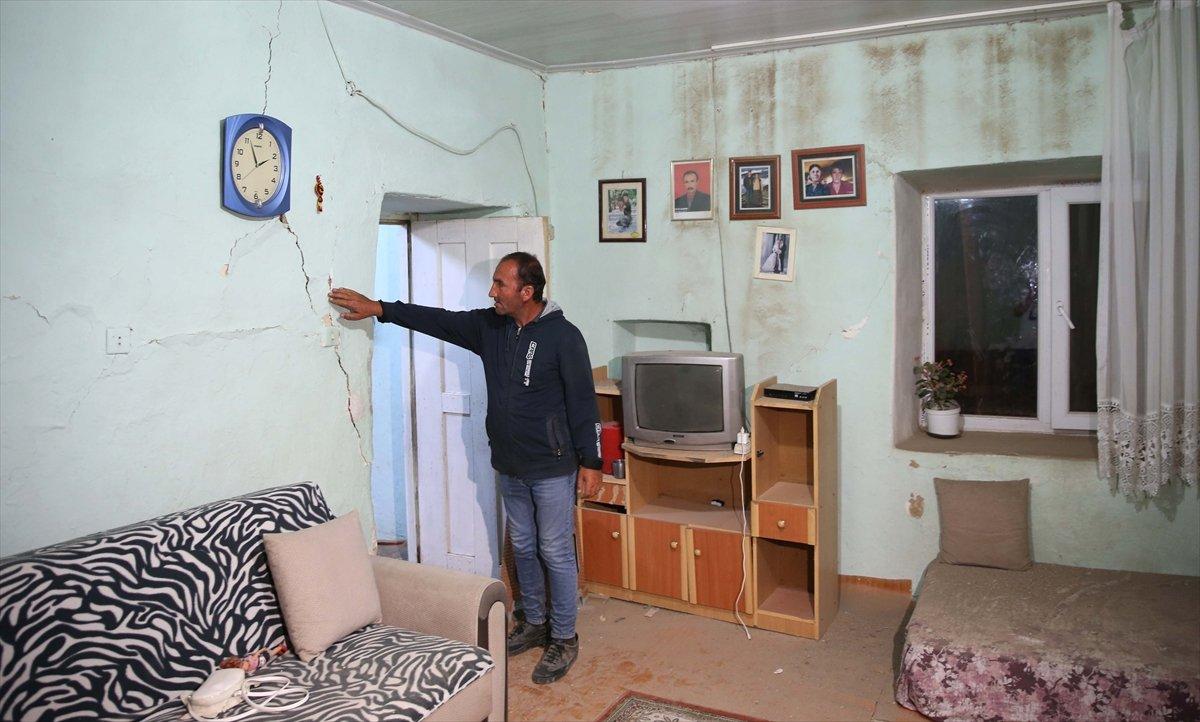 Bingöl'deki depremde hasar gören evler