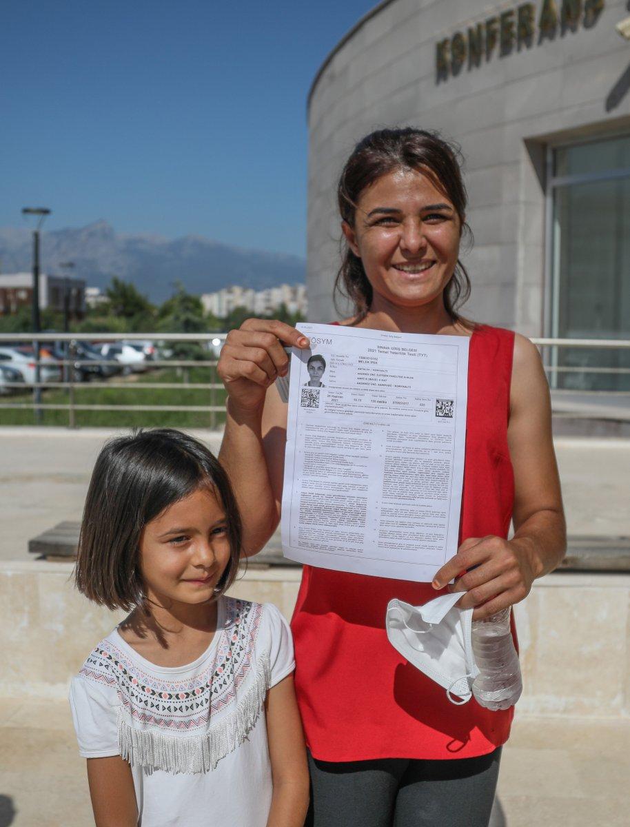 Melek İpek üniversite sınavına girdi