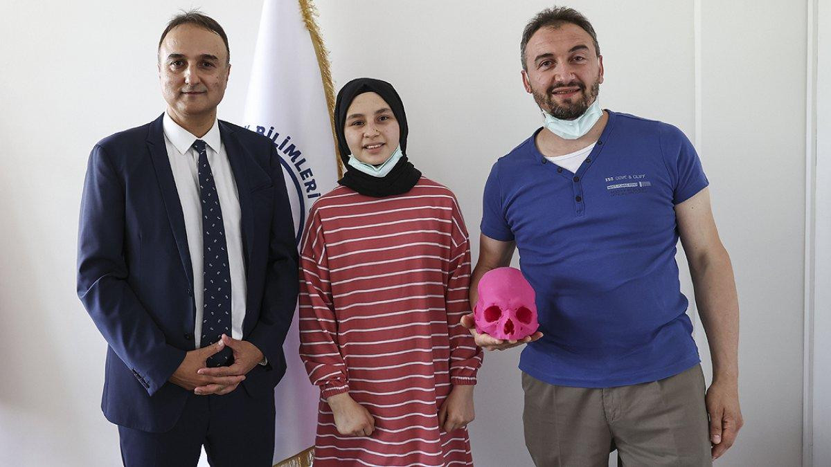 Trafik kazası geçiren Gizemnur'a yapay kafatası nakledildi