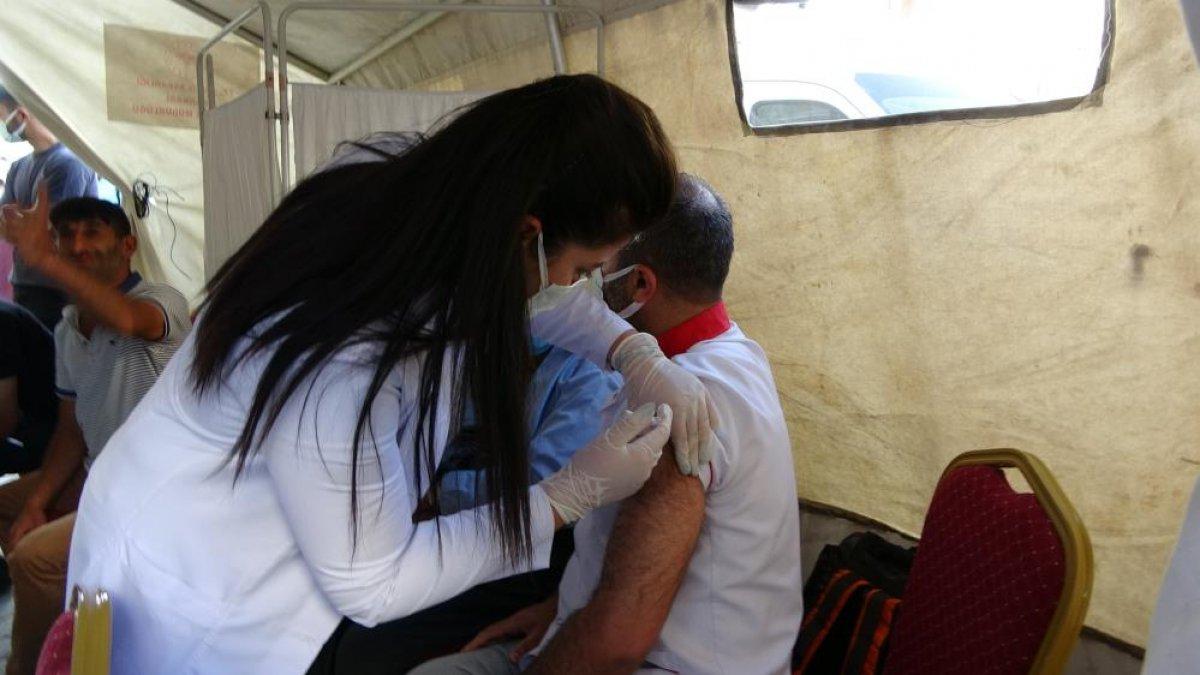 Yüksekova’da randevusuz aşı çadırı kuruldu