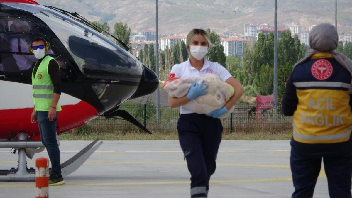 Sivas'ta ambulans helikopter 1 aylık bebek için havalandı