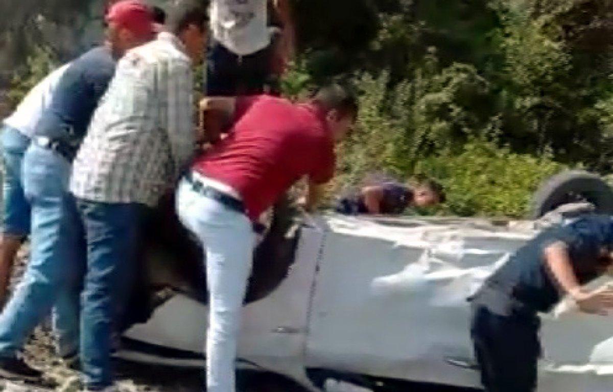 Hatay'da kaza yapan sürücü: Bir sigara verin, gözünüzü seveyim