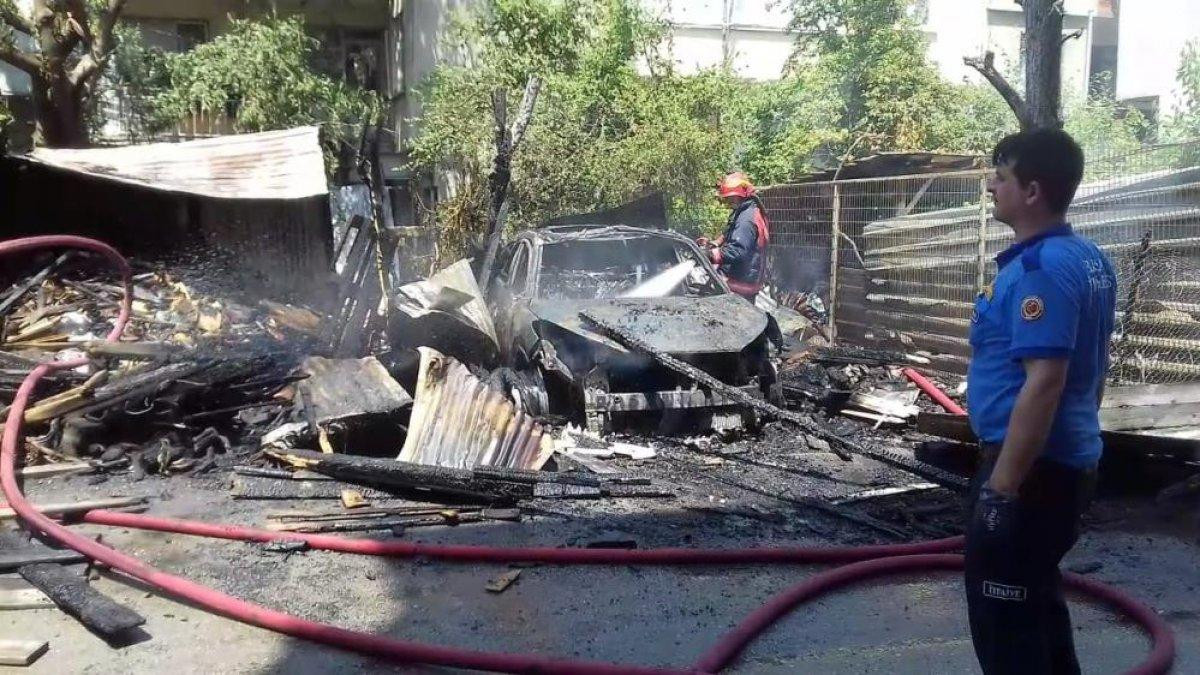 Bursa yeni aldığı otomobil yanarak küle döndü