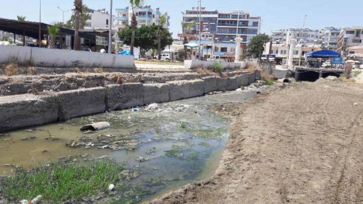 Adana'da kanalizasyonlar denize akıyor