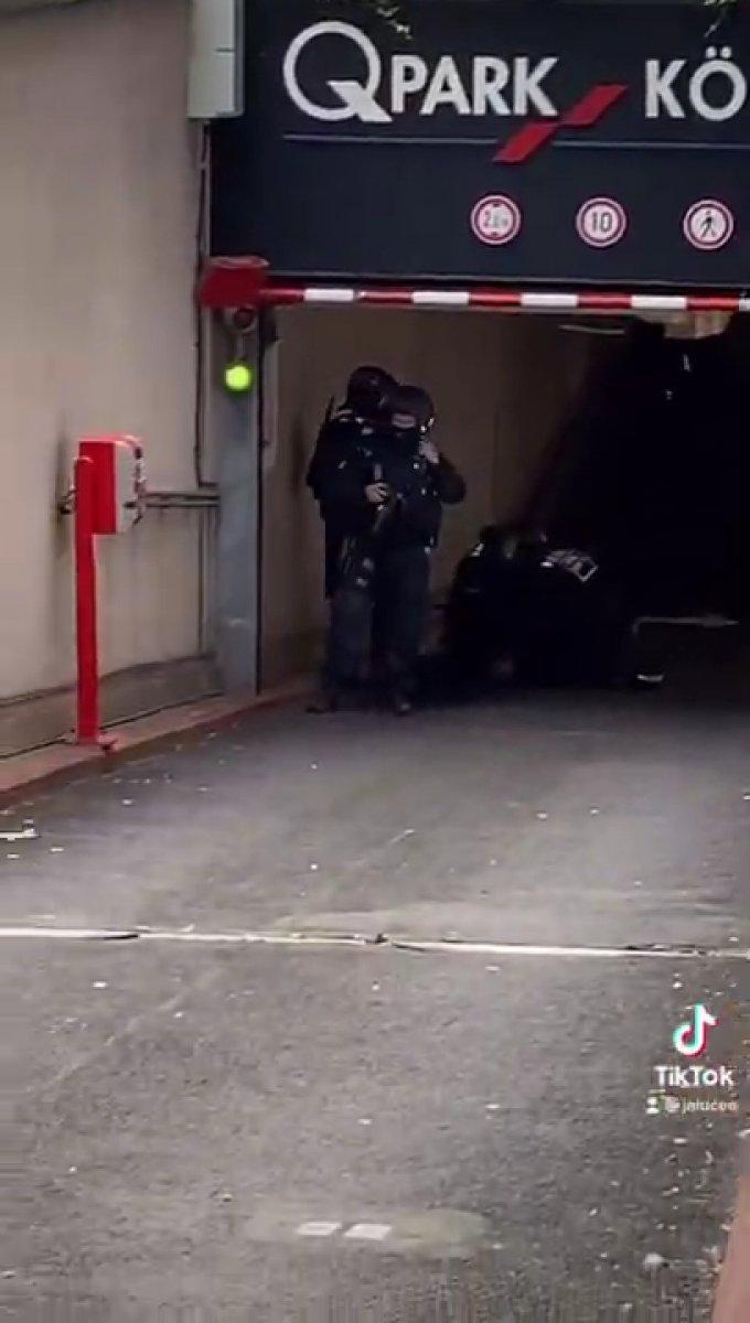 Alman polisinden gazetecilere coplu saldırı