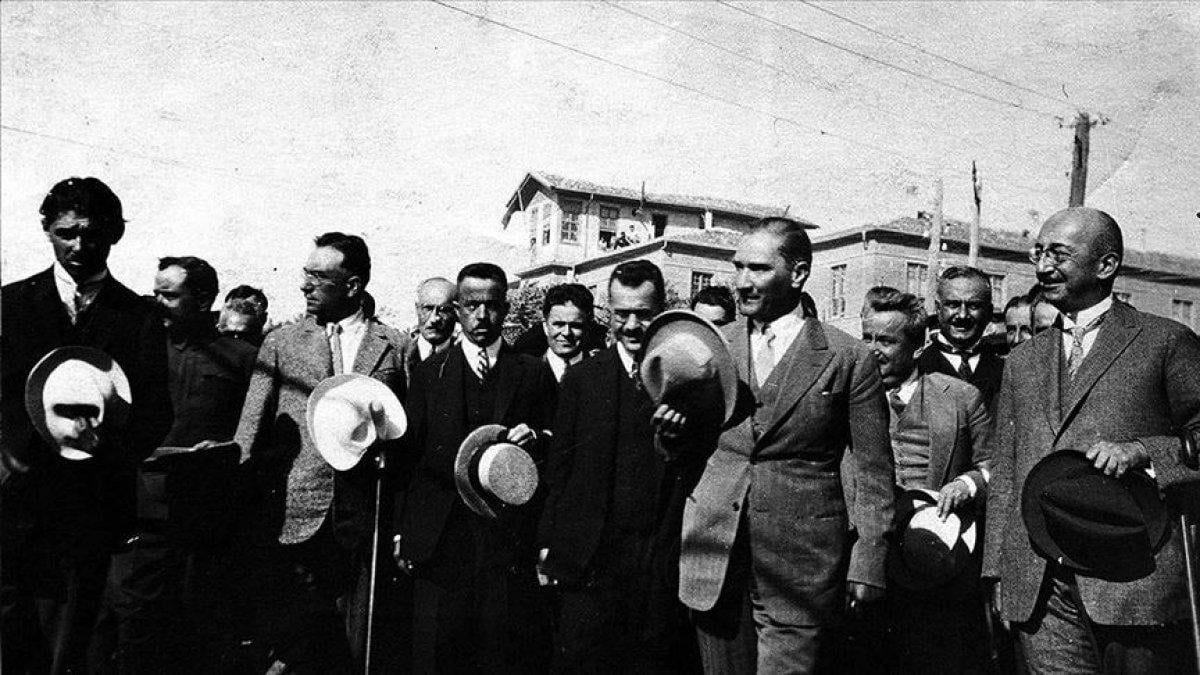 Yunus Nadi Abalıoğlu, vefatının 76'ncı yılında anılıyor