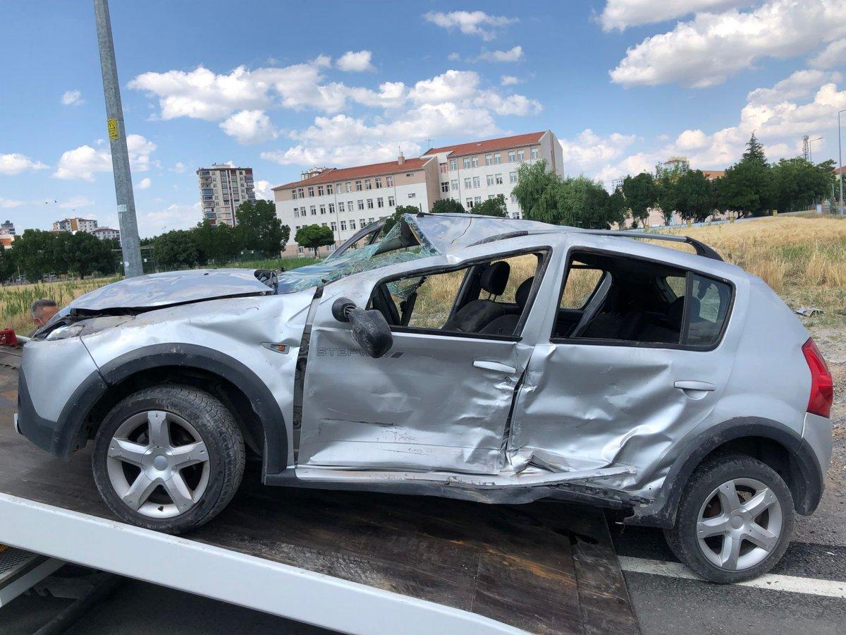 Kayseri'de iki otomobil çarpıştı