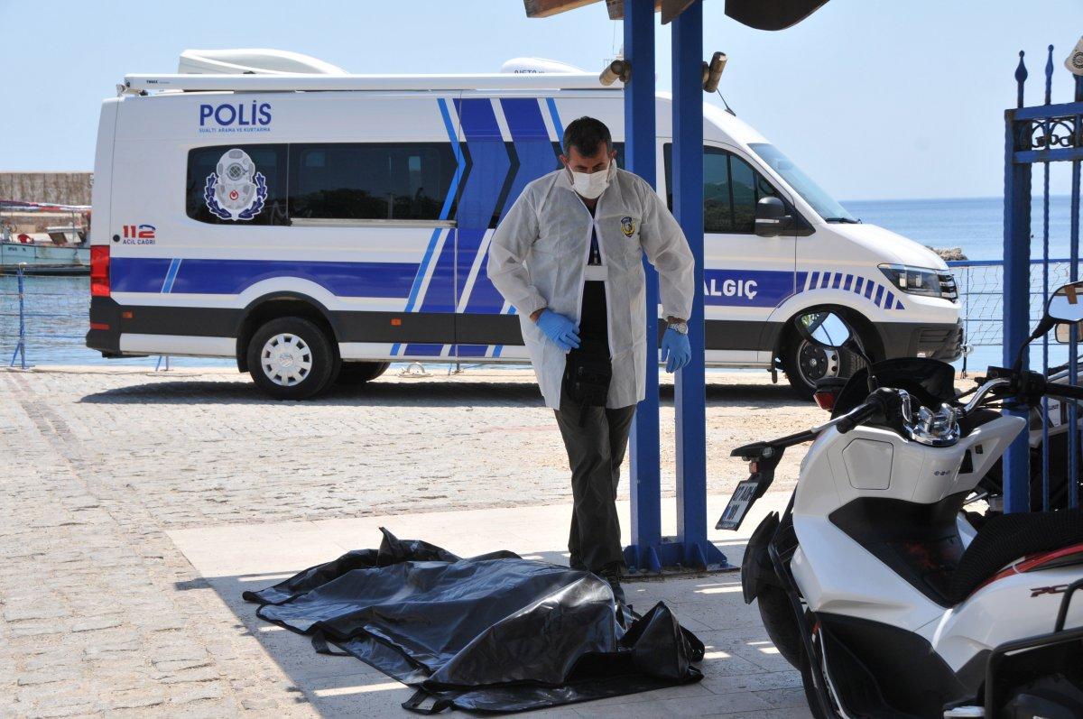 Antalya'da eşiyle denize giren kadın boğuldu