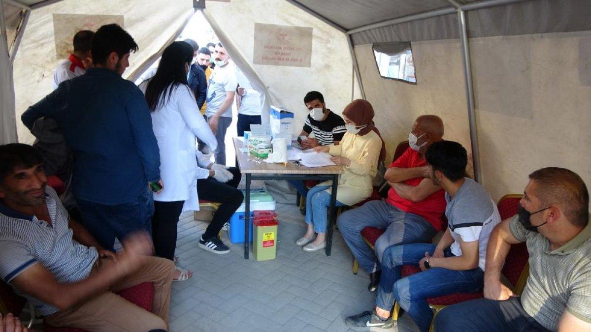 Yüksekova’da randevusuz aşı çadırı kuruldu