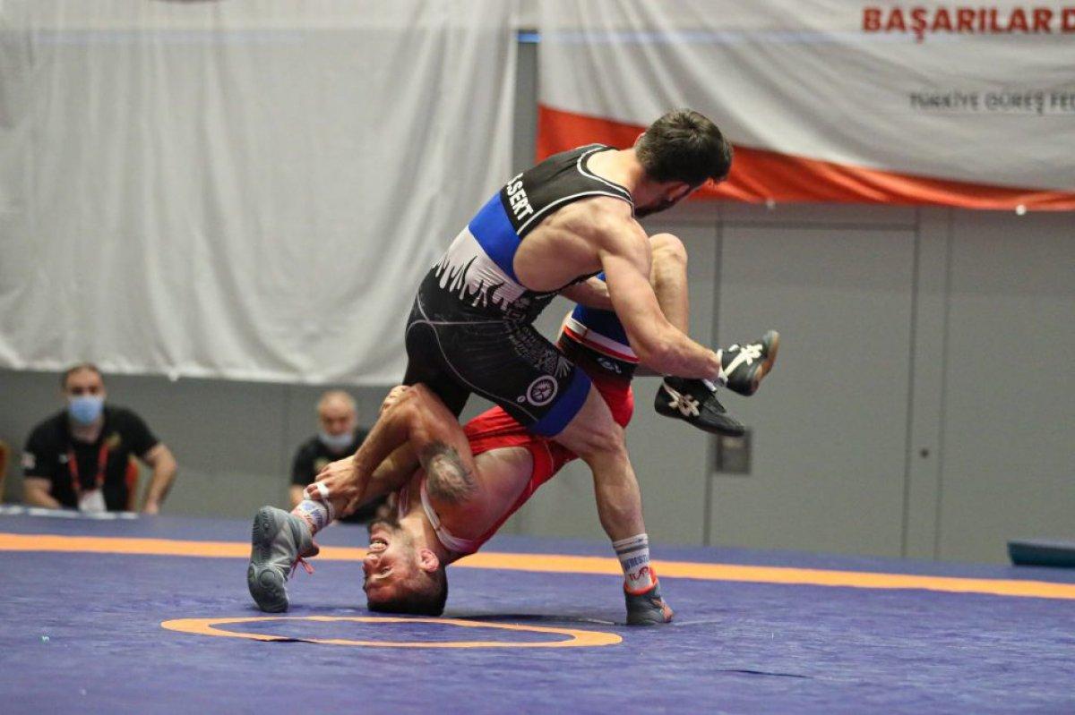 Yaşar Doğu'da Türk güreşçilerden 10 madalya