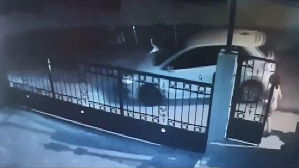 Büyükçekmece'de otomobilin çocuğa çarptığı an