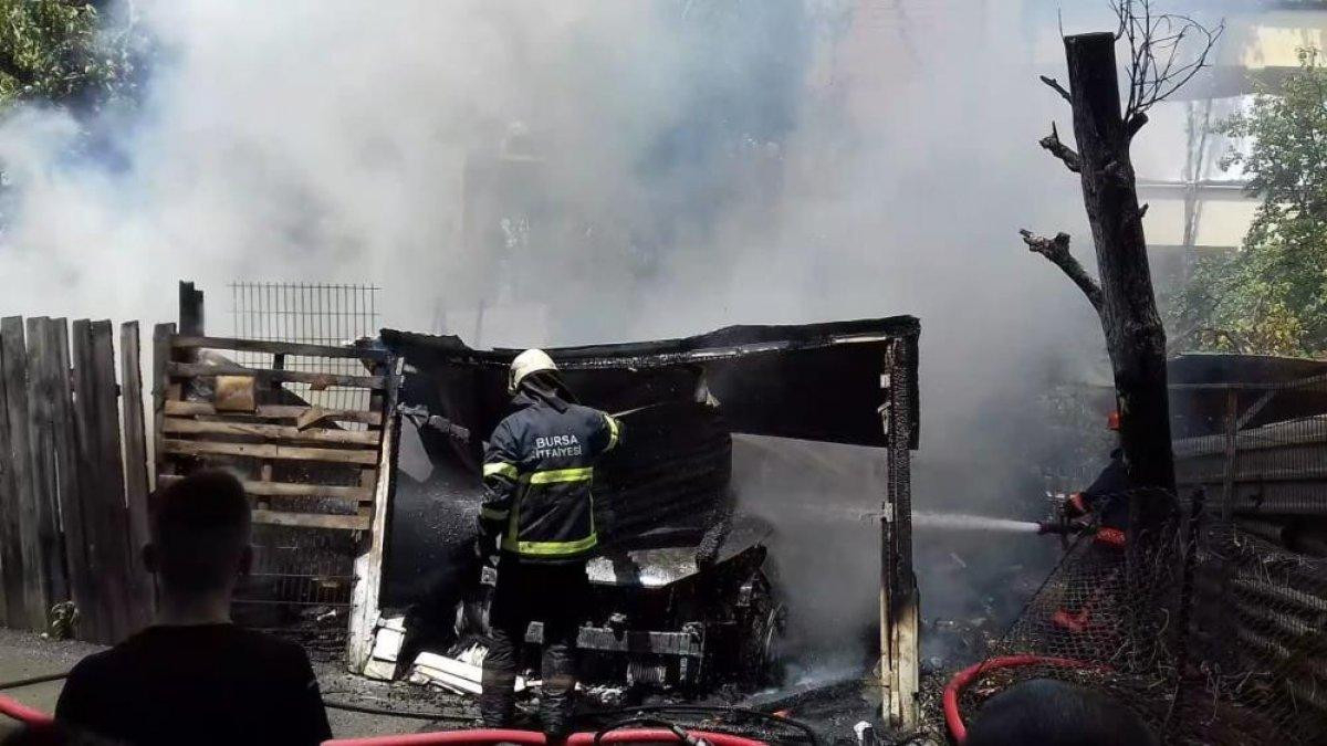 Bursa yeni aldığı otomobil yanarak küle döndü