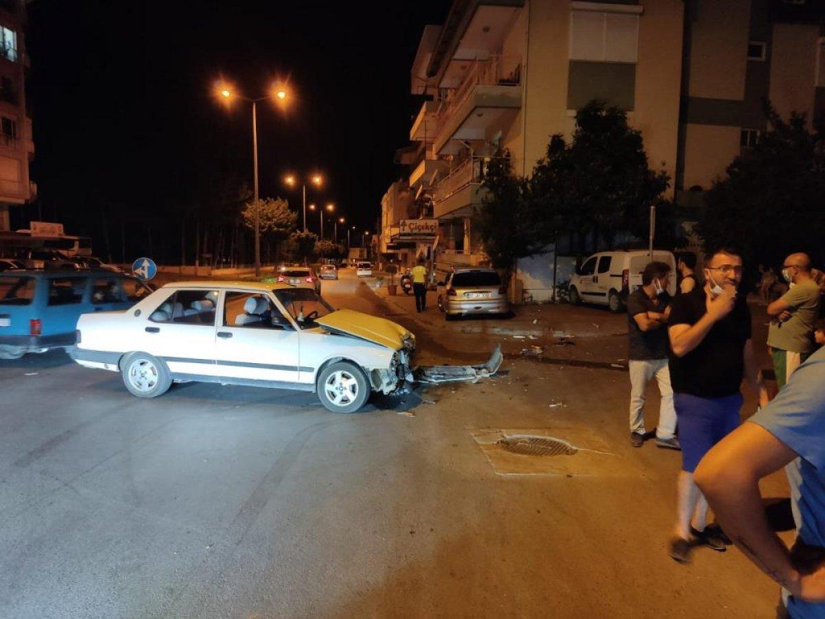 Antalya'da kazaya karışan sürücü olay yerinden kaçtı