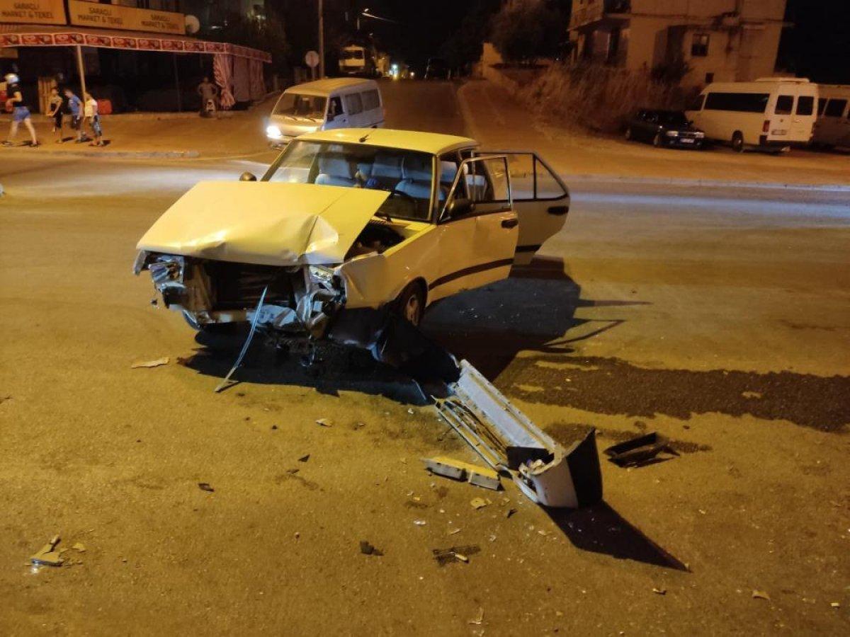 Antalya'da kazaya karışan sürücü olay yerinden kaçtı