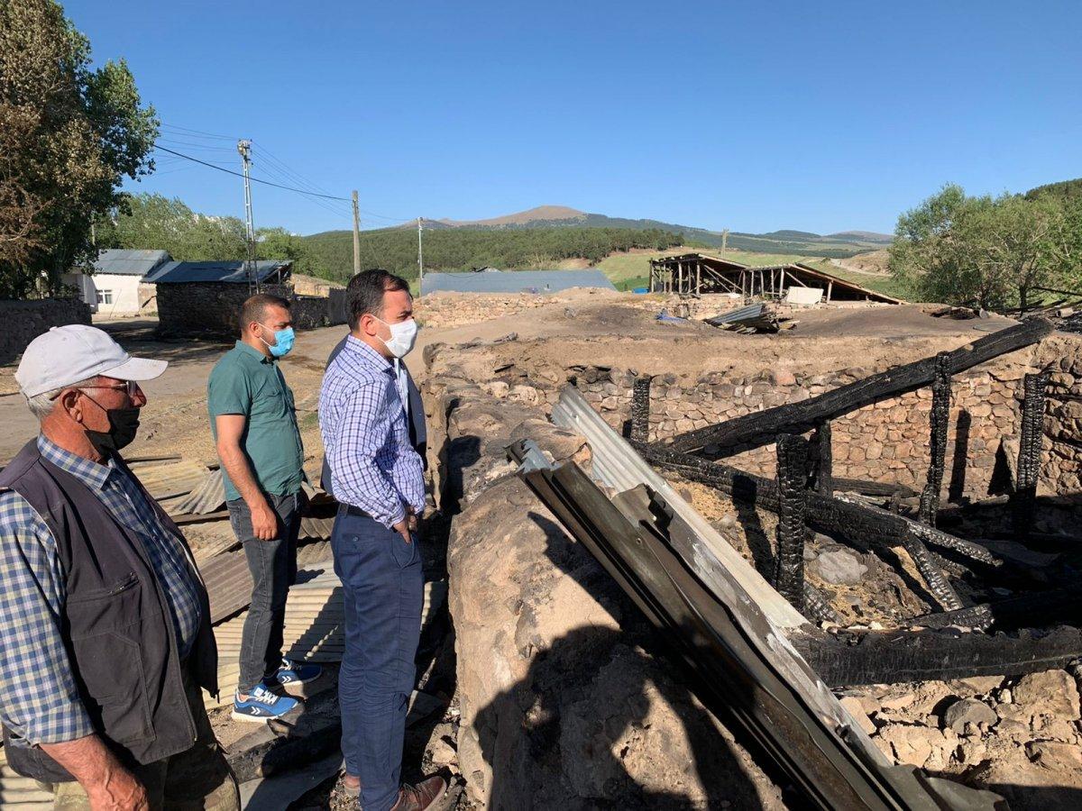 Kars’ta yangın: 4 ev, 5 ahır, 1 traktör kül oldu