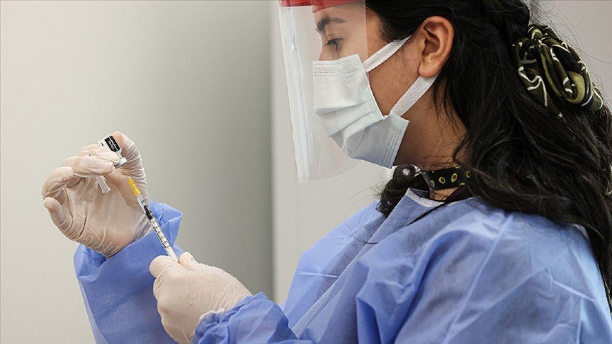 Yunanistan'da gençlere aşı olmaları için 150 euro verilecek