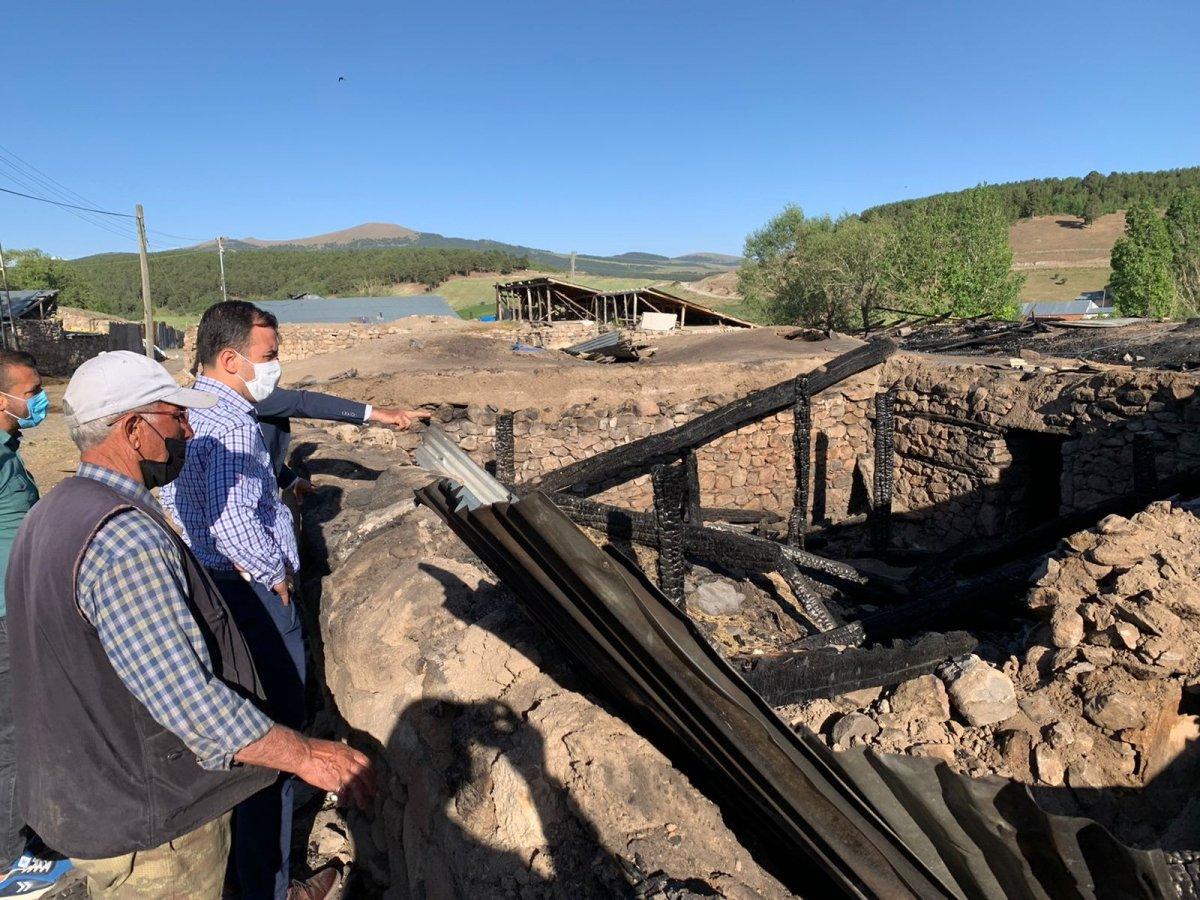 Kars’ta yangın: 4 ev, 5 ahır, 1 traktör kül oldu