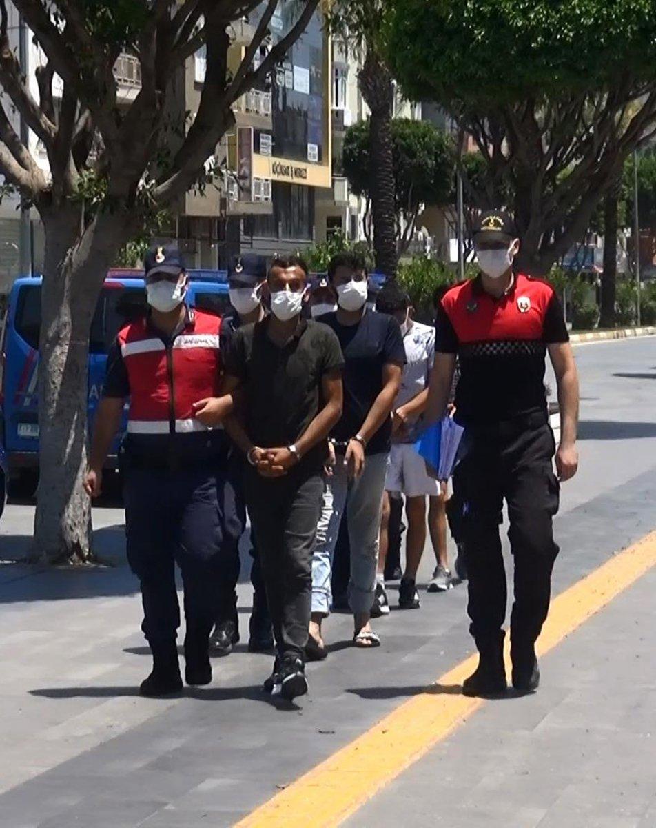 Antalya'da fenalaşan sürücüyü ölüme terk ettiler