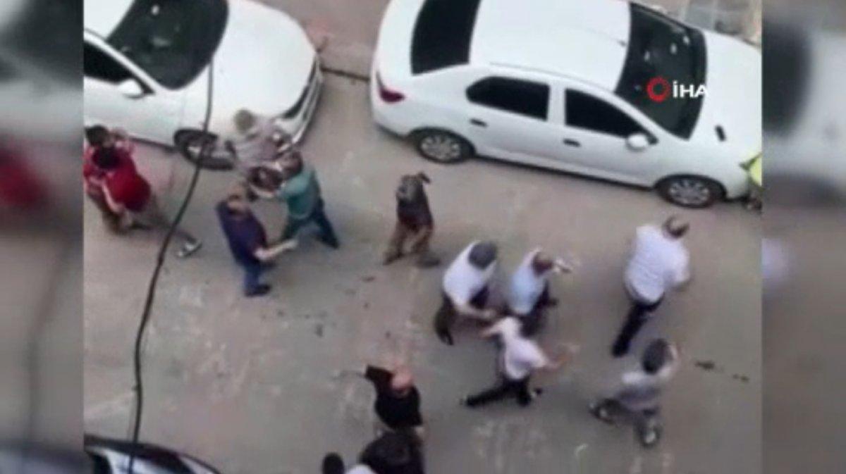 Bahçelievler’de iki aile sokak ortasında kavga etti