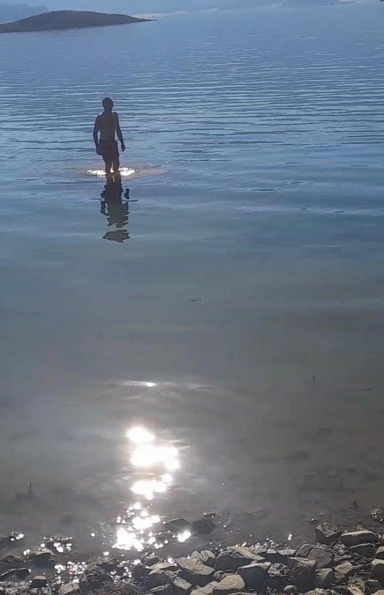 Isparta’da freni boşalan araç baraja uçtu