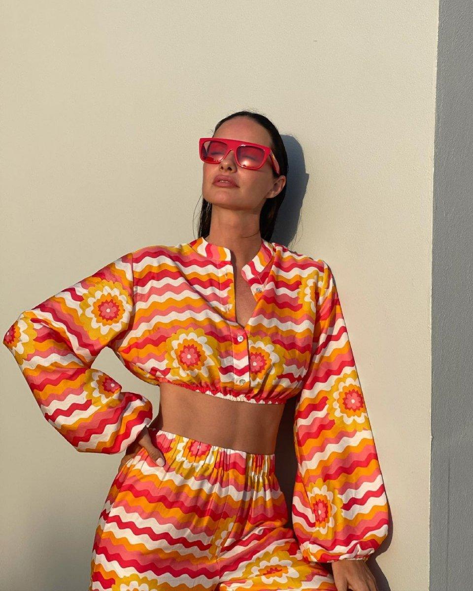 Yasemin Özilhan'ın renkli kombini