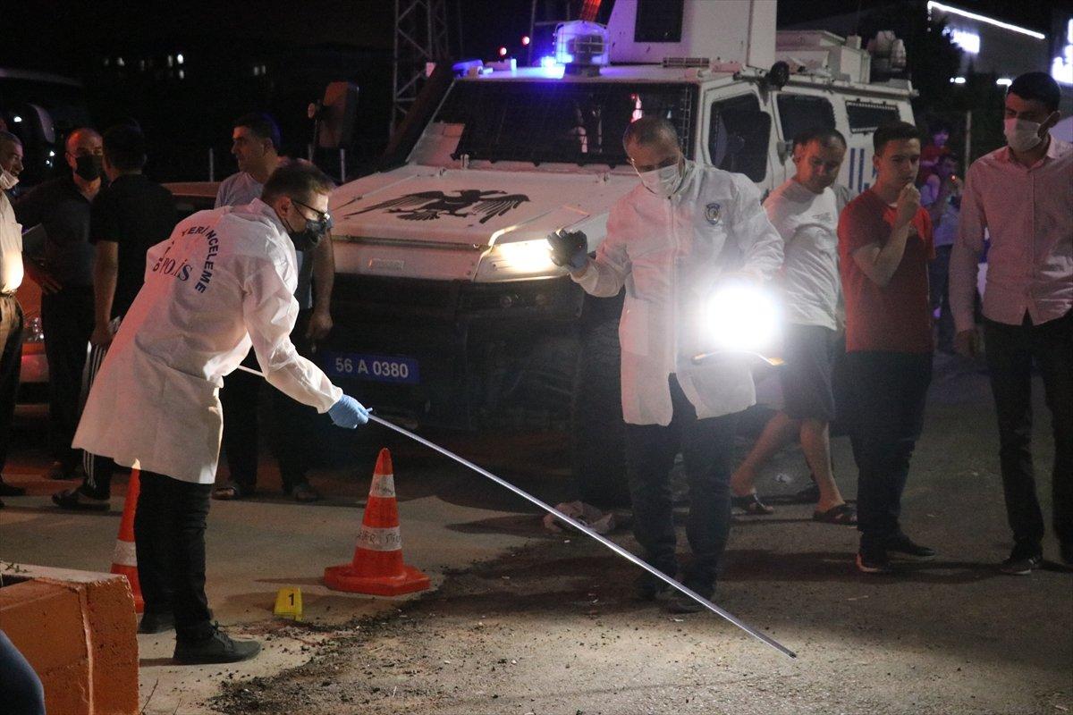 Siirt'te kaza sonrası mahalleli yolu trafiğe kapattı