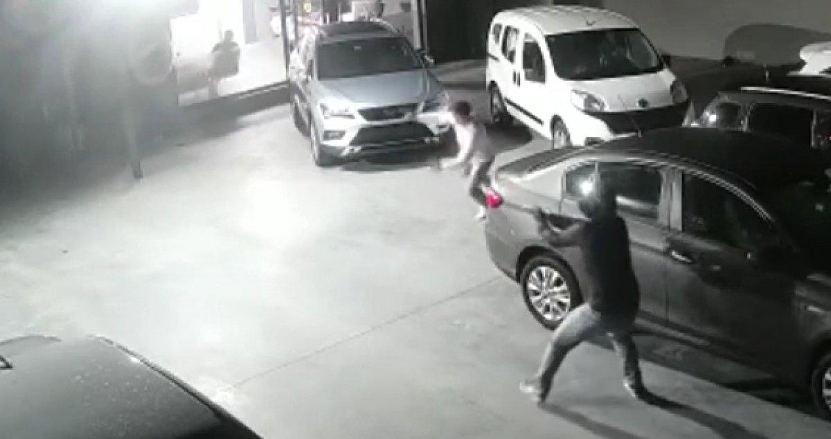 Sultangazi'de oto galeriye silahlı saldırı