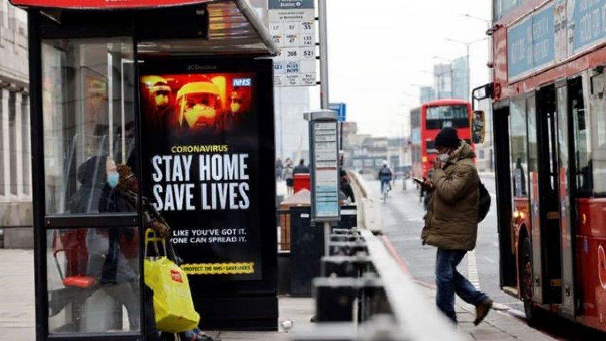 İngiltere'de bir otobüs durağında gizli belgeler bulundu