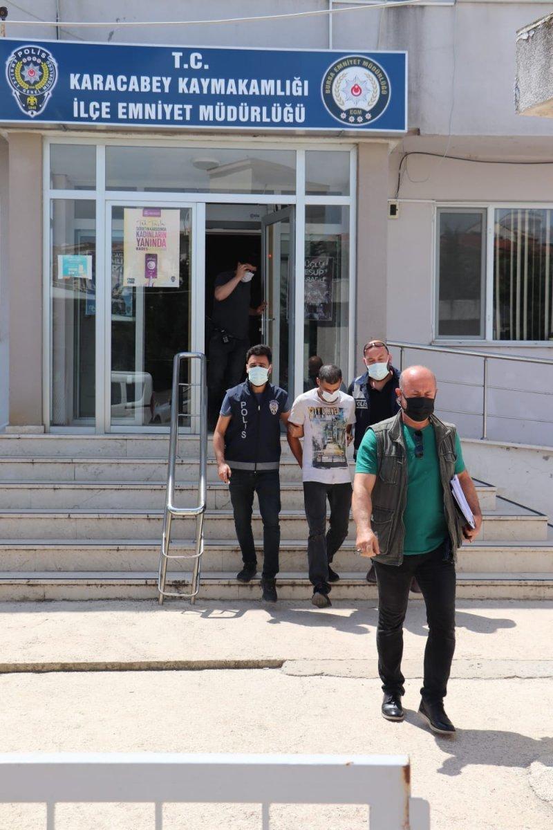 Bursa'da çaldığı aracı parçalamaya çalışan hırsız yakalandı