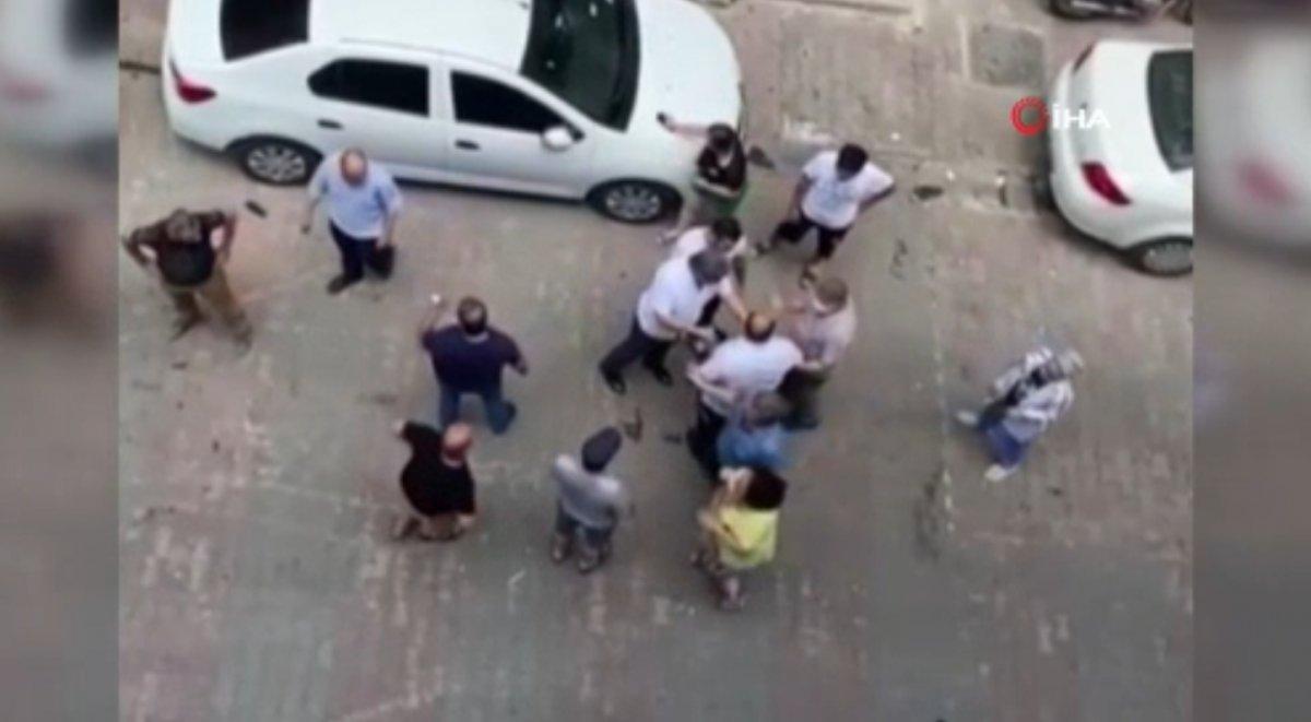 Bahçelievler’de iki aile sokak ortasında kavga etti