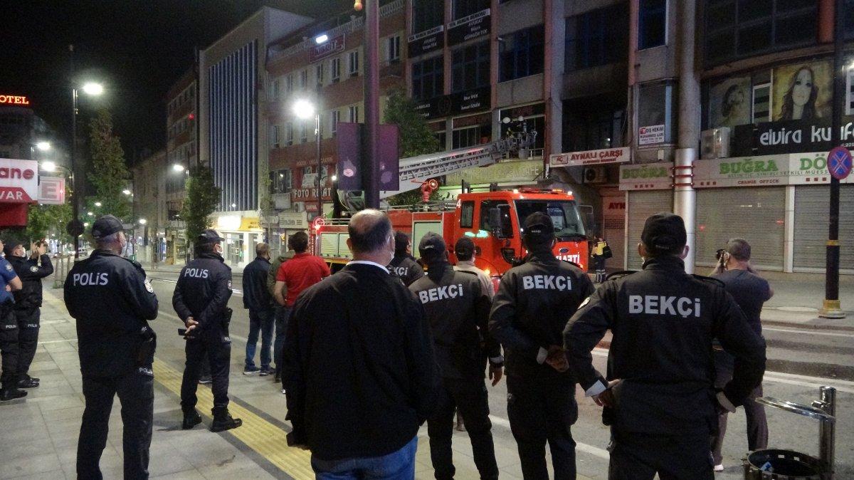 Sivas'ta internet kafe yangını, bekçiler sayesinde söndürüldü