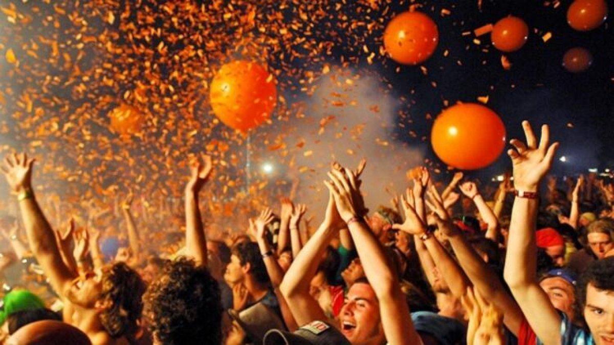 Festival ve konser yasağı kalktı mı? 6 metrekare kuralı dikkat çekti..