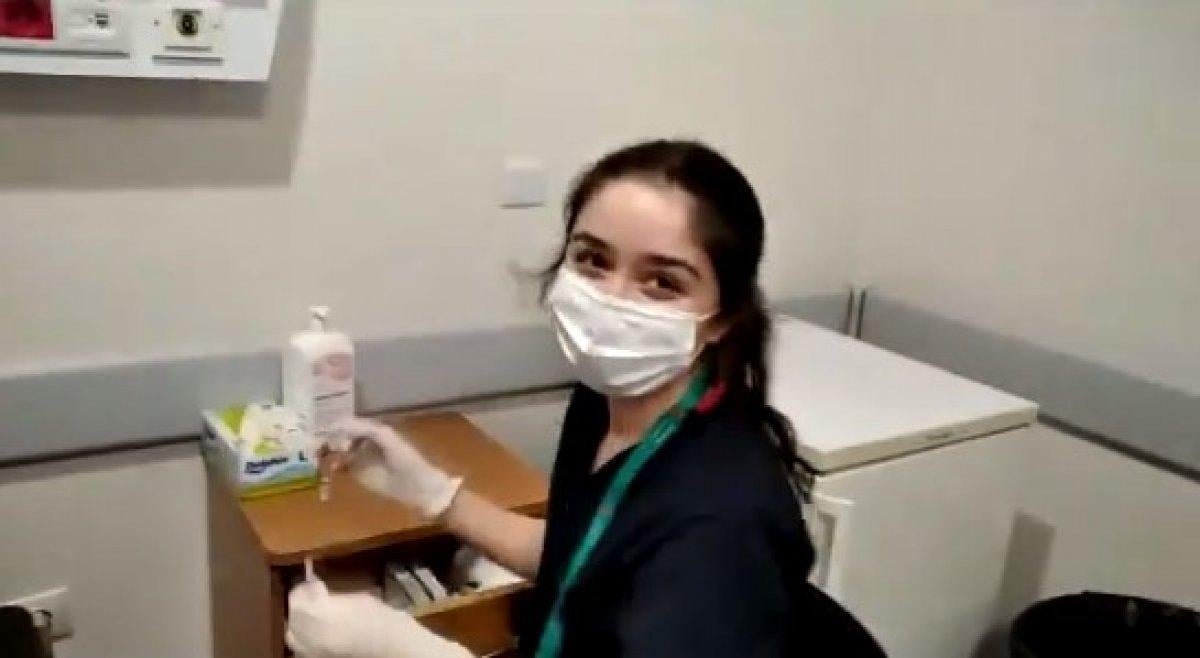 Günün 1 milyonuncu aşısını yapan hemşirenin mesajı