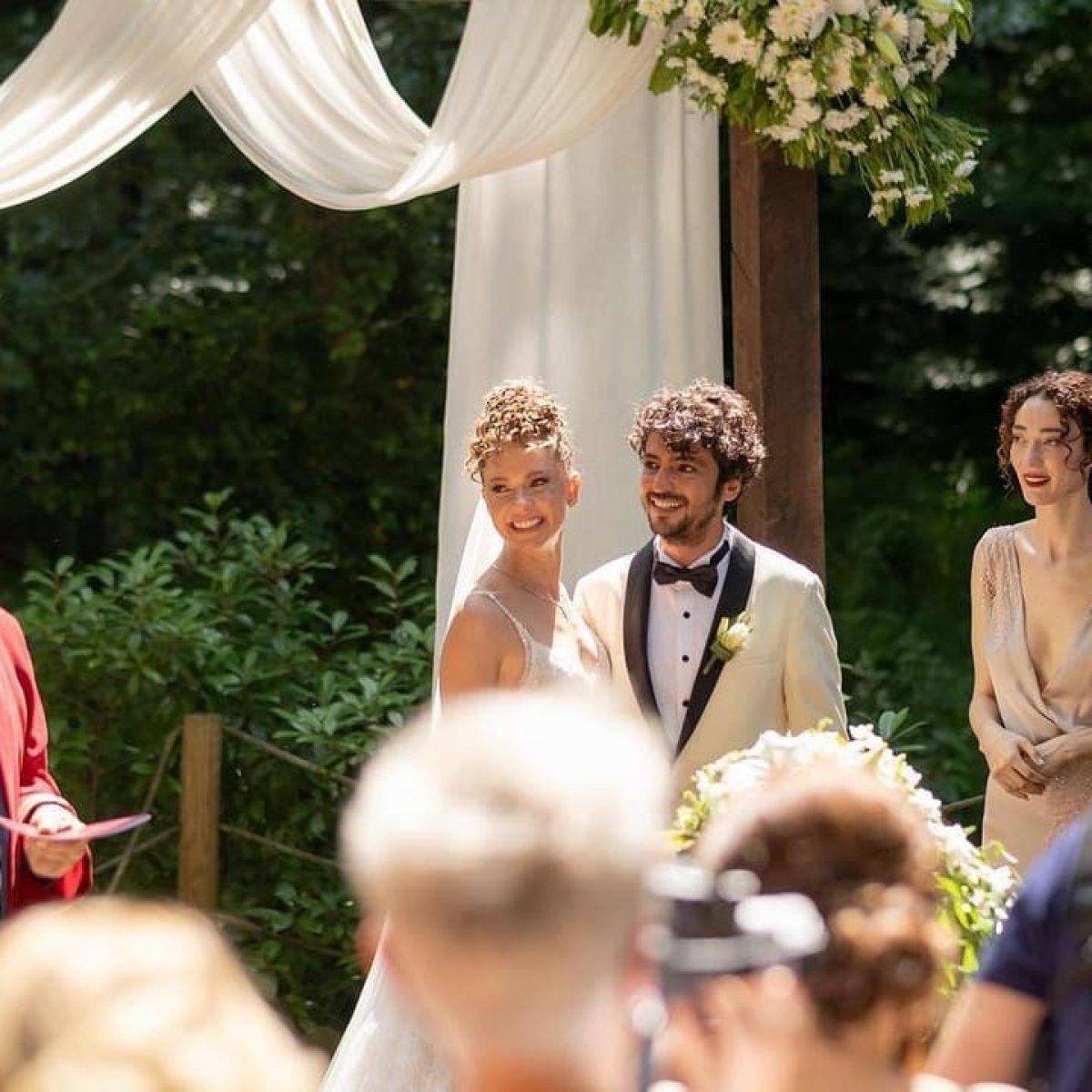 Taner Ölmez ile Ece Çeşmioğlu evlendi