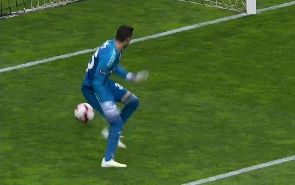 Güney Kore 2'nci liginde kaleciden büyük hata