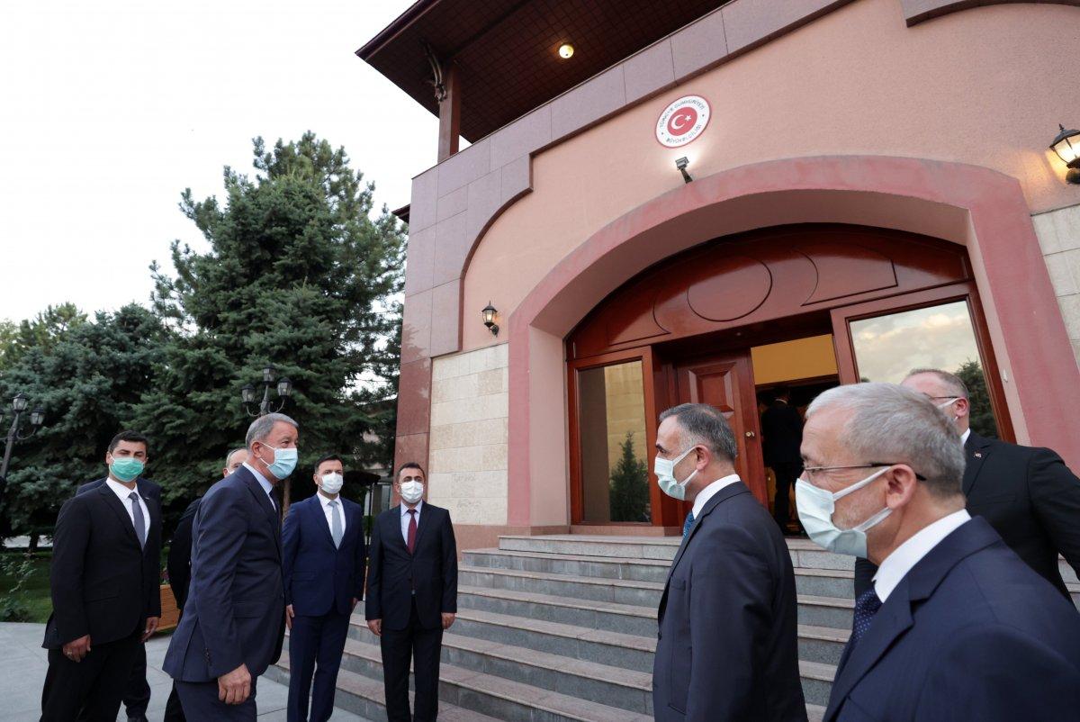 Hulusi Akar, Türkiye’nin Bişkek Büyükelçiliğini ziyaret etti