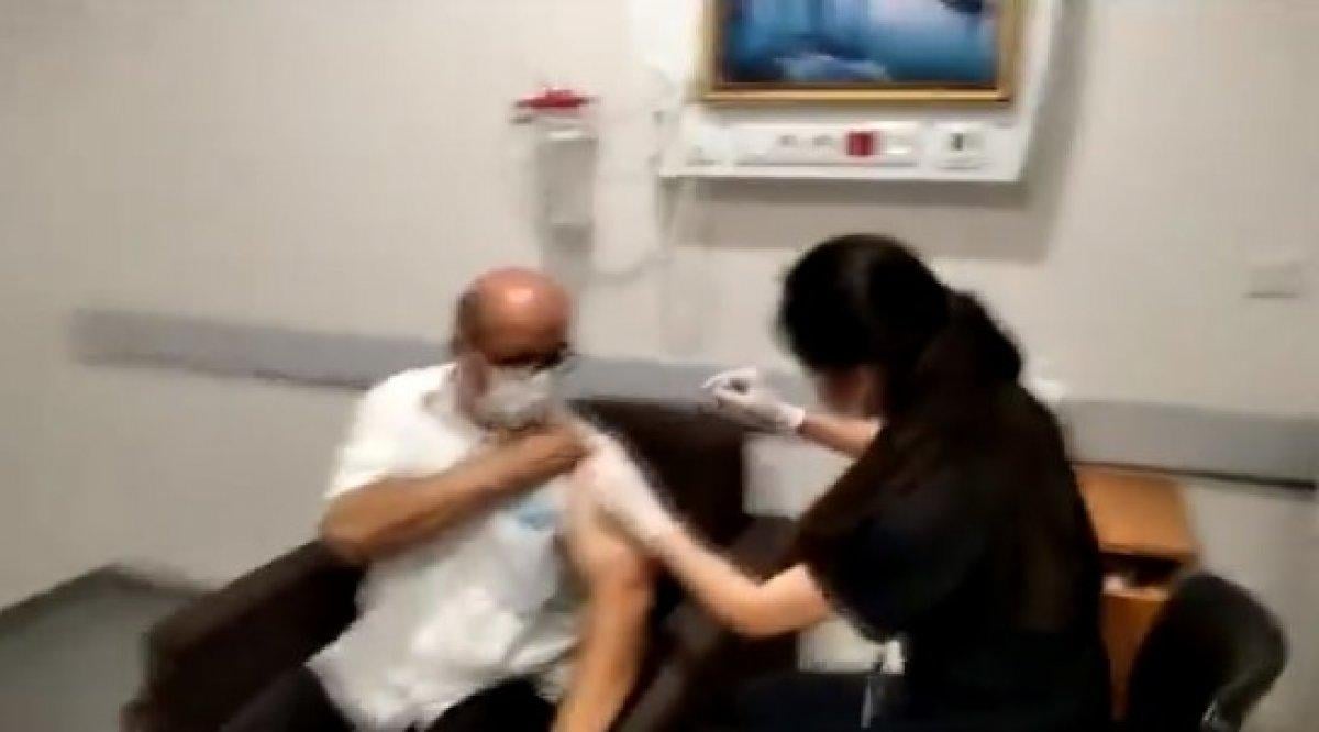 Günün 1 milyonuncu aşısını yapan hemşirenin mesajı