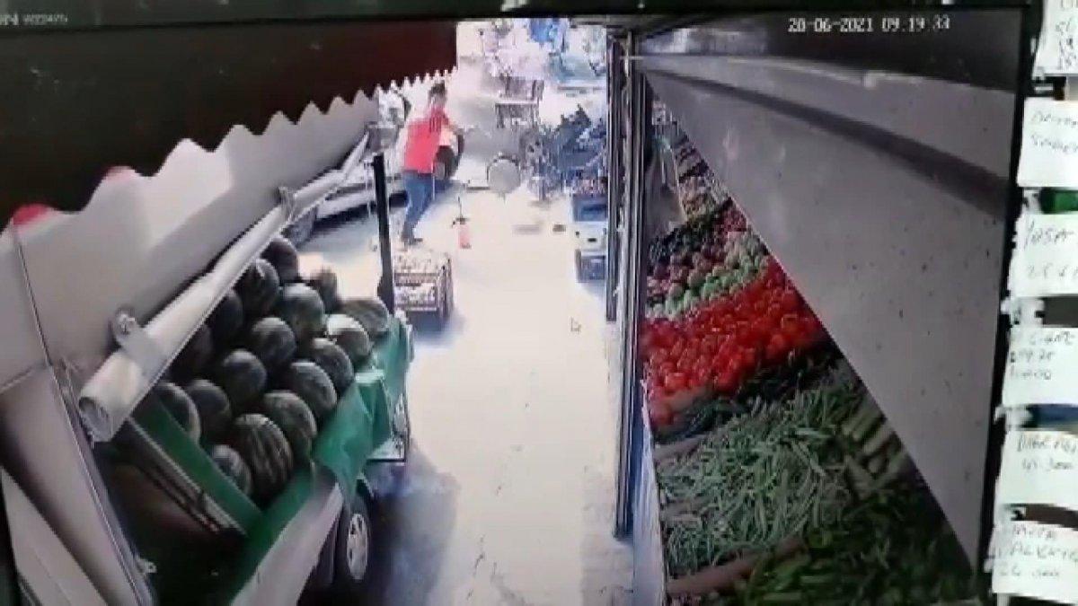 Gaziosmanpaşa’da kaza: Saniyelerle kurtuldu