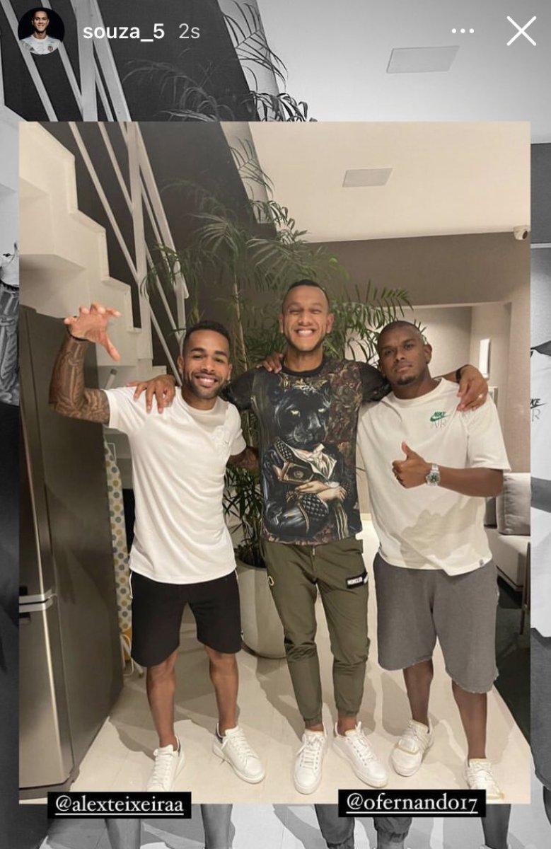 Alex Teixeira 'kartal pozu' verdi