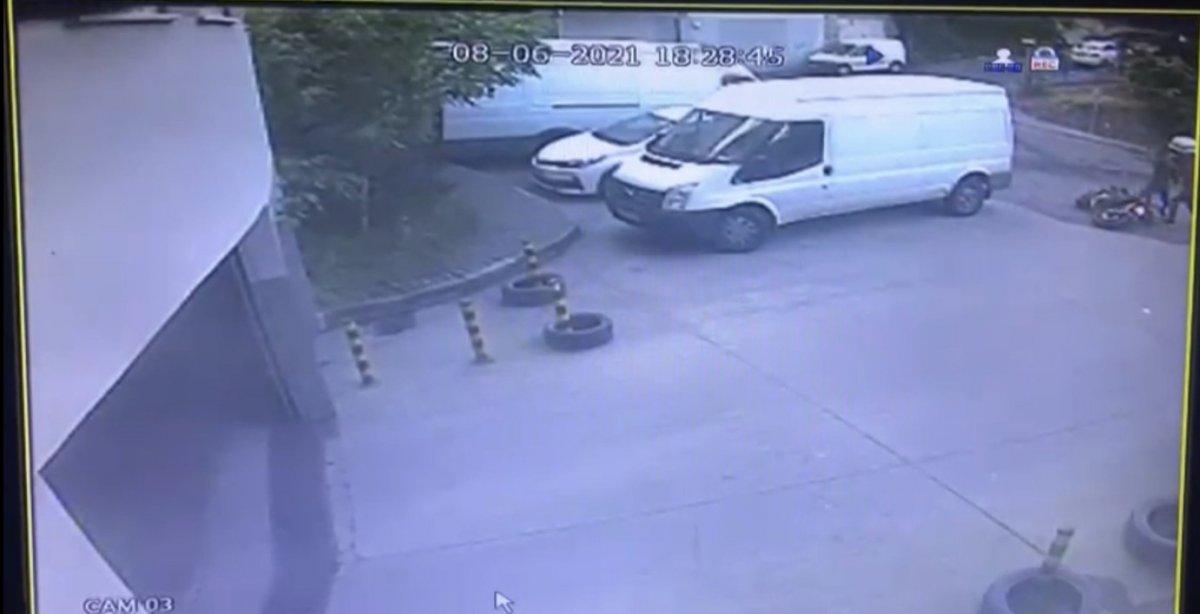 Kağıthane’de minibüs şoförü, motosiklet sürücüsünü murç ile darbetti