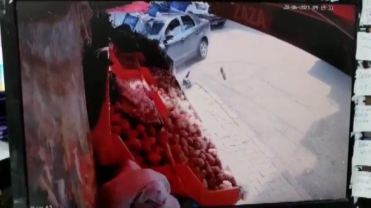 Gaziosmanpaşa’da kaza: Saniyelerle kurtuldu